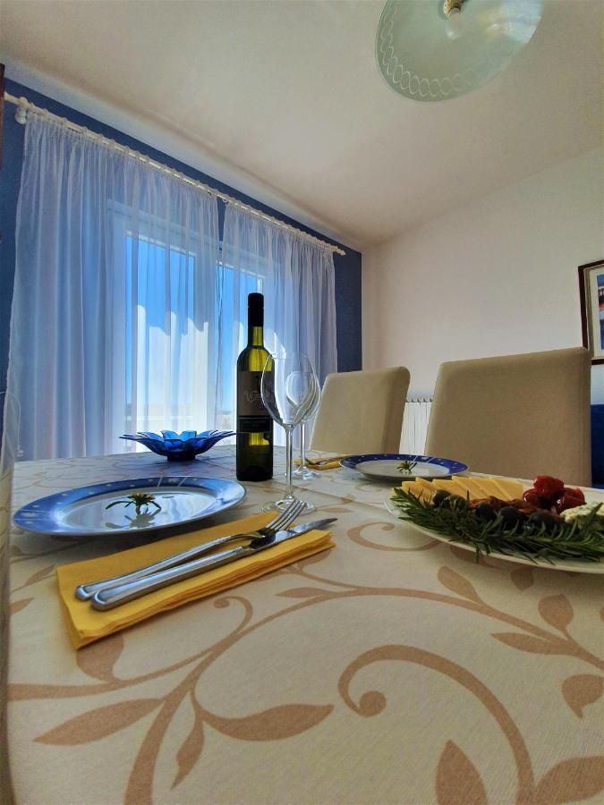 F• R• I• E• N• D• S• Bed and Breakfast Novalja Eksteriør billede