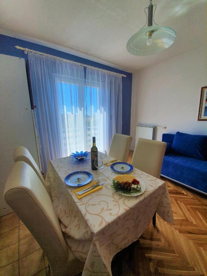 F• R• I• E• N• D• S• Bed and Breakfast Novalja Eksteriør billede