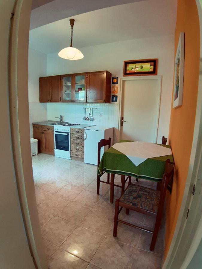F• R• I• E• N• D• S• Bed and Breakfast Novalja Eksteriør billede