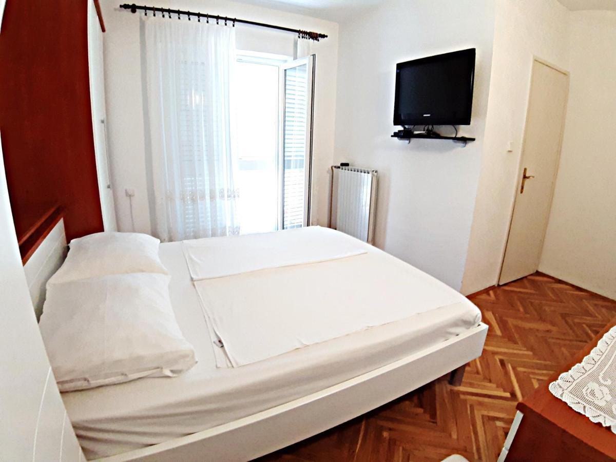 F• R• I• E• N• D• S• Bed and Breakfast Novalja Eksteriør billede