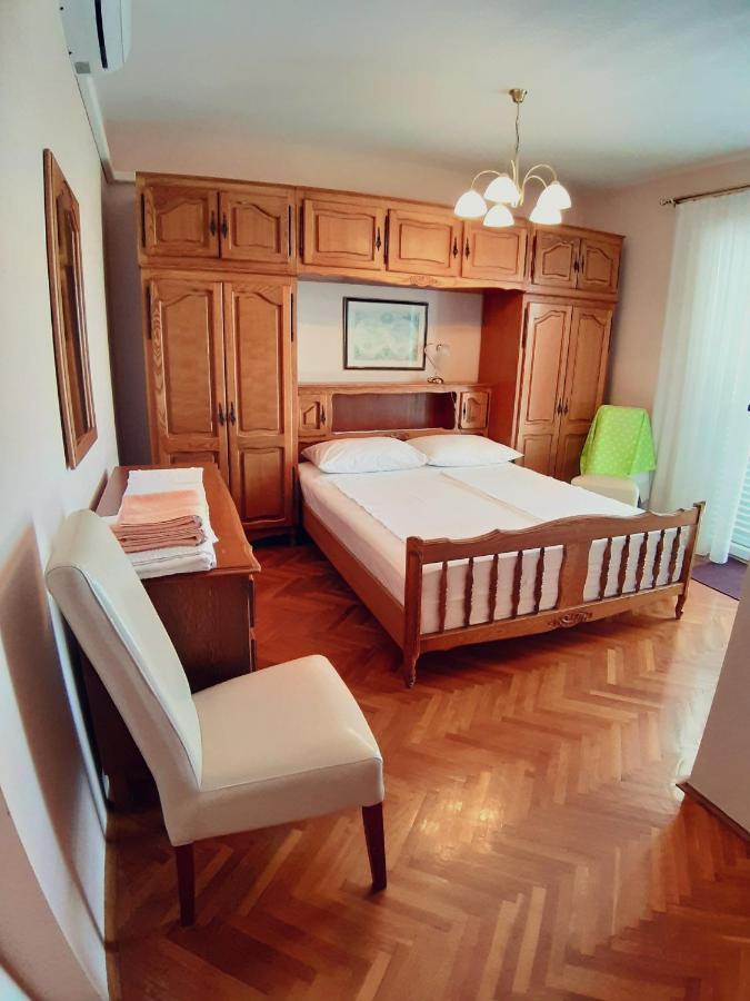 F• R• I• E• N• D• S• Bed and Breakfast Novalja Eksteriør billede