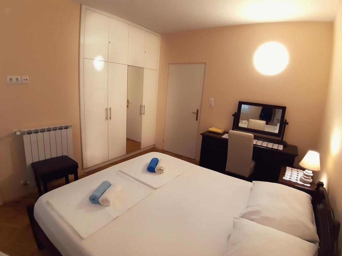 F• R• I• E• N• D• S• Bed and Breakfast Novalja Eksteriør billede
