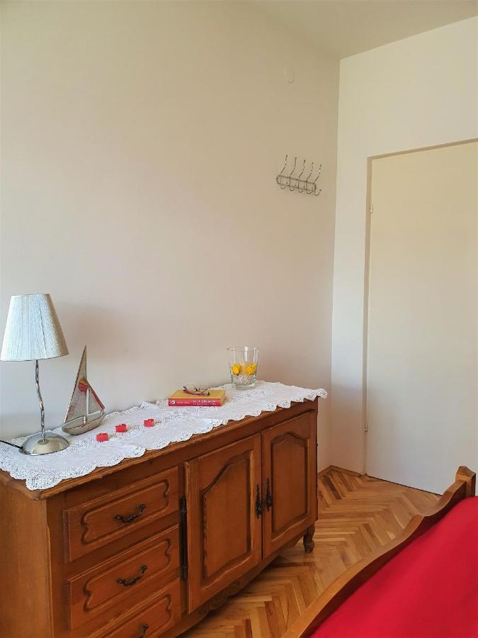 F• R• I• E• N• D• S• Bed and Breakfast Novalja Eksteriør billede