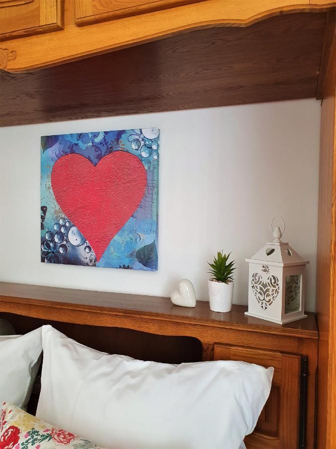 F• R• I• E• N• D• S• Bed and Breakfast Novalja Eksteriør billede