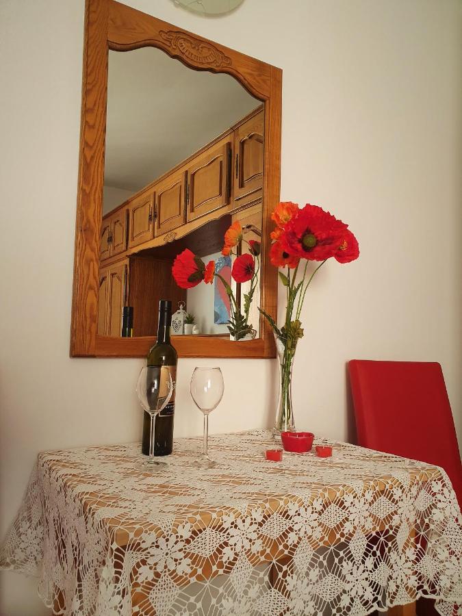 F• R• I• E• N• D• S• Bed and Breakfast Novalja Eksteriør billede