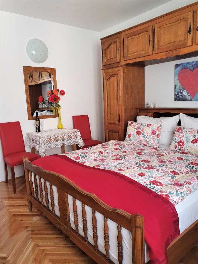 F• R• I• E• N• D• S• Bed and Breakfast Novalja Eksteriør billede