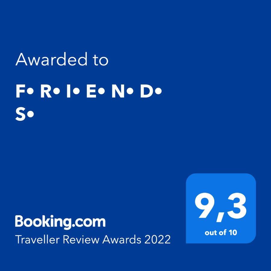 F• R• I• E• N• D• S• Bed and Breakfast Novalja Eksteriør billede